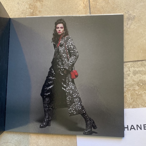 Pristine Board book Chanel 23/24 Lookbook season - Picture 4 of 6